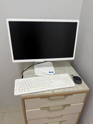 Computador All in One LG tela 24 full hd ssd 120g 24v360