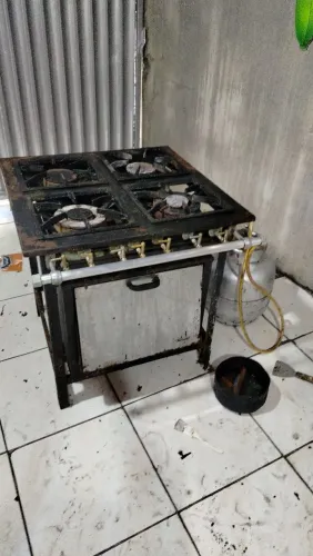 Fogão industrial 4 bocas + forno