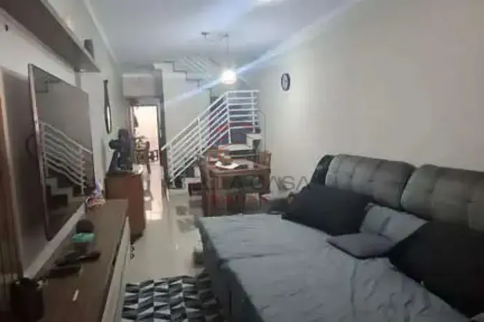 Sobrado à Venda na Vila Prudente - 103m2 - 3 dormitórios - 1 suíte- 2 Vagas de Garagem
