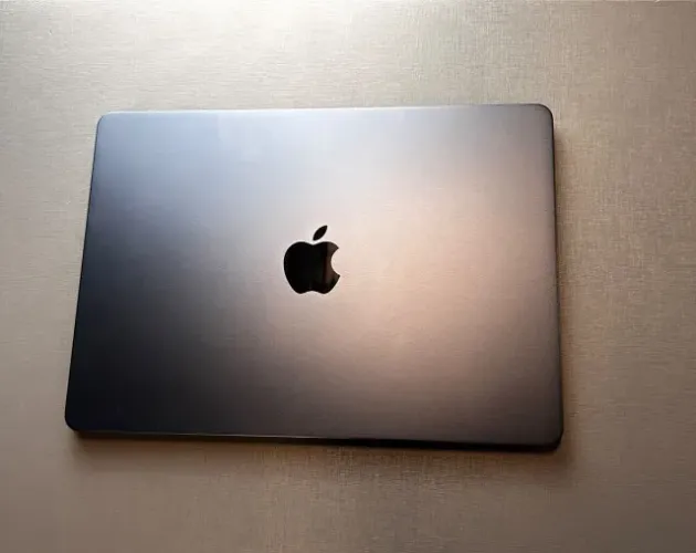 MacBook Air M4 13" (2025) | 16 GB RAM | 512 GB | Bateria 100% | Garantia Apple até 03/2027