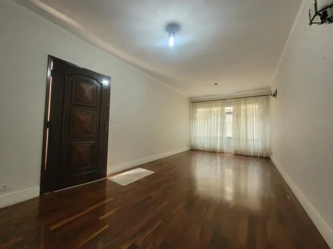 CONFORTAVEL SOBRADO A VENDA NA REGIÃO DA VILA MASCOTE.