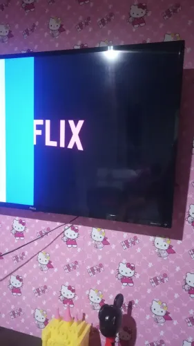 TV Philco 42 smart polegadas funcionando apenas um lado para conserto retirada de peças