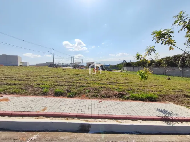 Terreno c/ área de 175,00m² no Condomínio Bosque da Imperatriz em Pindamonhangaba