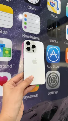 iPhone 15 PRO BRANCO 512 GB SEMINOVO