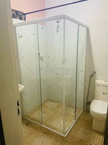 Manutenção em box de vidro 