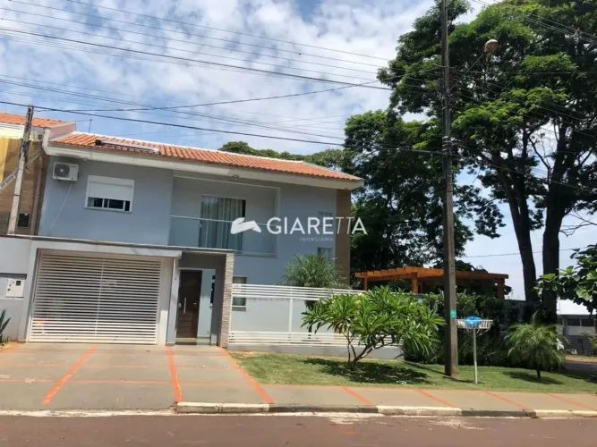Sobrado semi mobiliado para locação na VILA INDUSTRIAL, TOLEDO - PR