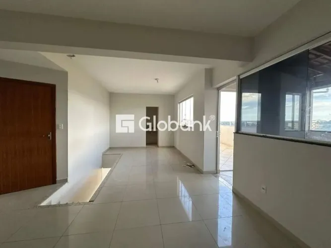 Cobertura em Montes Claros, no bairro Santa Rita I, para locação.