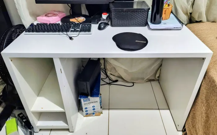 Escrivaninha para estudos , computador , etc