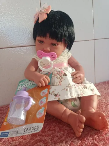 Boneca de vinil com 43 cm