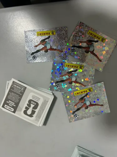 Figurinhas FWC e 00 do álbum 2026