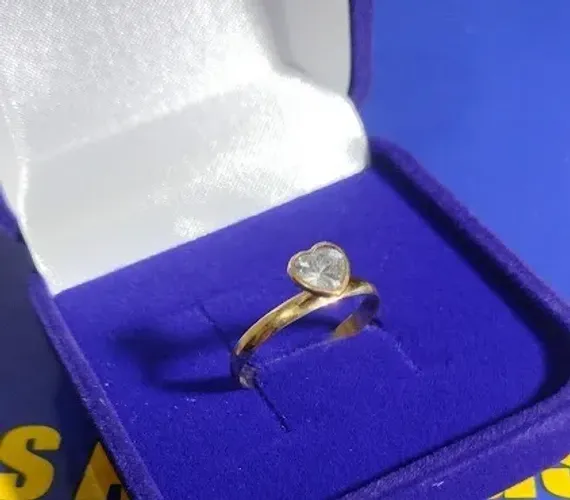 Anel Coração Ouro 18 Kilates Aparador 15 Anos Peso 1.60 Gramas Pedra Zircônia