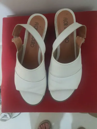 Sandalia flor de couro no 38