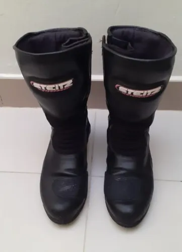 Bota feminina Steitz para motocicleta preta usada em bom estado 