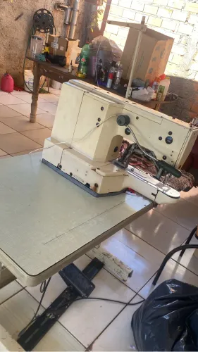 Vende-se máquina travete 