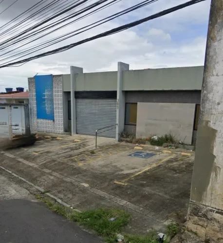 Alugo prédio comercial no farol!