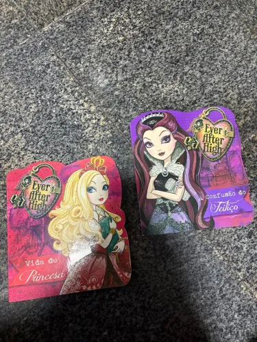Livro infantil Ever After High