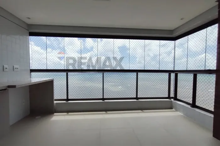 Apartamento Luxuoso com Vista Para o Mar - 4 quartos com 135m² a 50 metros da praia