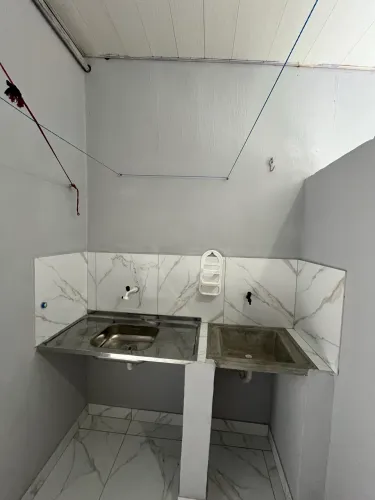 Aluga-se no Tancredo Neves - sem caução próximo ao supermercado Peres