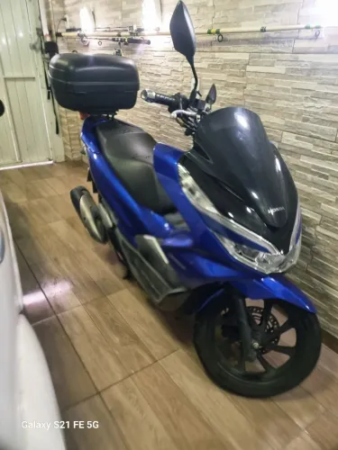 Urgentíssimo Vendo moto Honda autom. PCX 16.500