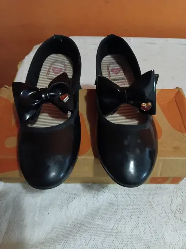 Sapato molekinha.