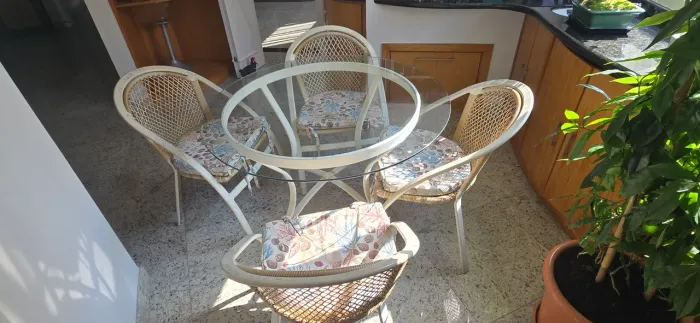 Mesa e cadeiras 
