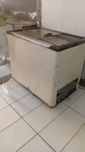 Vendo um frezer semi novo funcionando perfeitamente