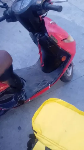 Cg Burgman 125. Ela está andando.