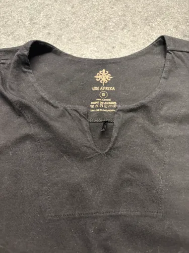 Camiseta estilo indiano para uso em ocasiões sociais e no dia a dia - excelente estado