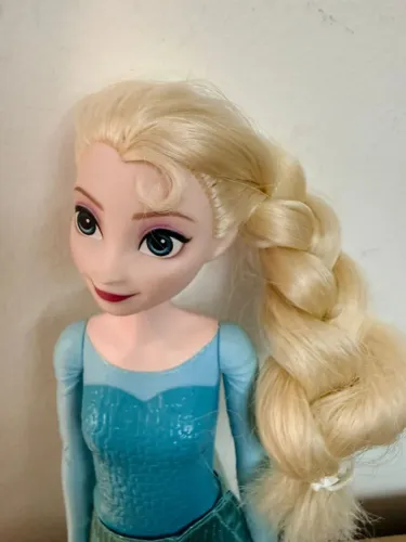 Boneca Elsa da  Frozen Original Disney, perfeita  e linda