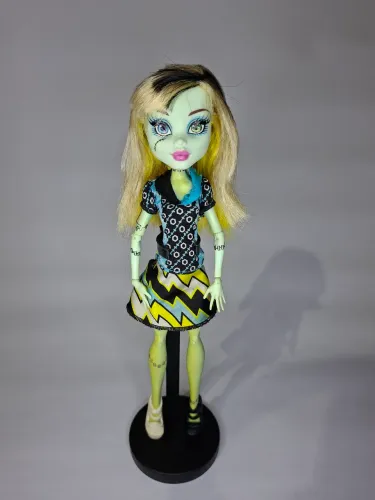 Boneca Monster High Frankie Stein Coffin Bean Original Mattel