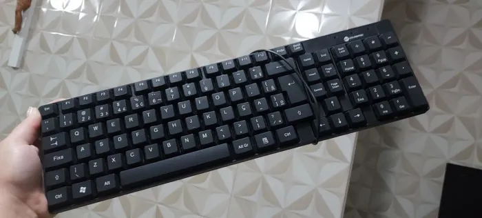 Teclado seminovo