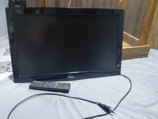 Tv Philco Led 24" HD | Acompanha controle remoto - Usada