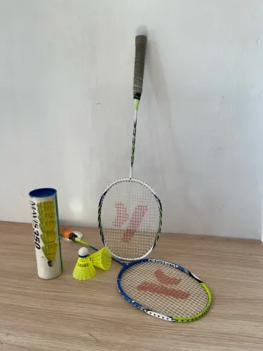 Kit 2 Raquetes de Badminton Kawasaki (Seminovas) + 2 Petecas ? R$ 100