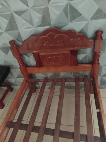 Cama de solteiro (angelim)