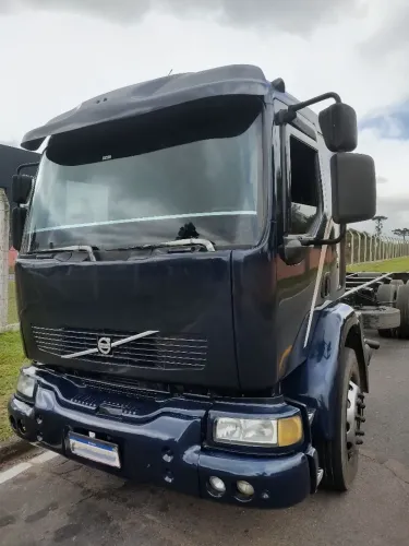 Volvo VM 240 2004 - R$ 140.000 - Aceito Troca