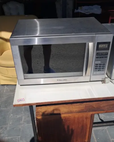 Microondas Electrolux todo em inox