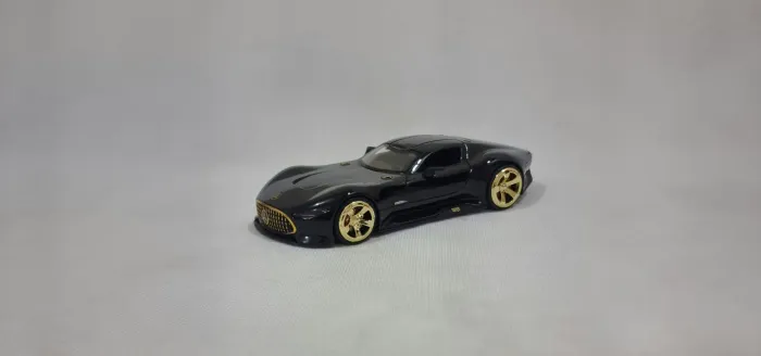 AMG Mercedes-Benz em metal 