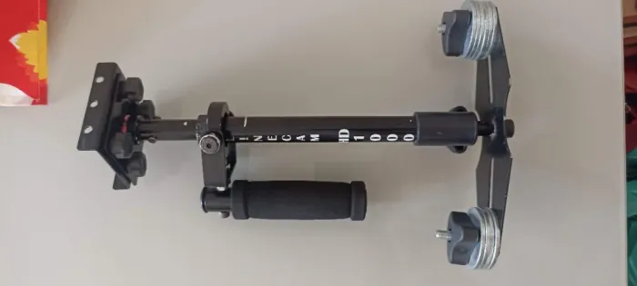 Estabilizador de Mão Steadicam para Câmeras DSLR e Filmadoras