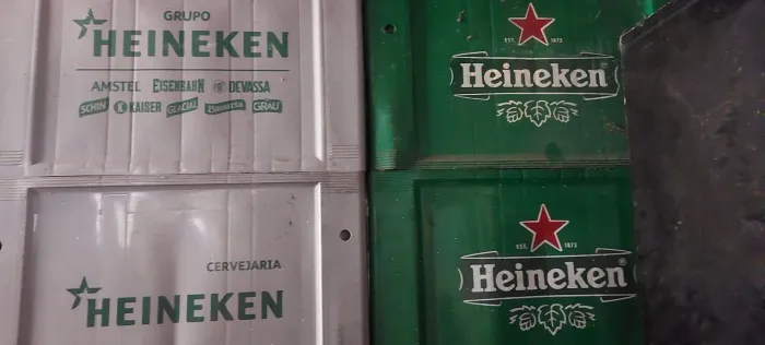 15 Caixas Heineken com 360 Cascos Vazios de Heineken