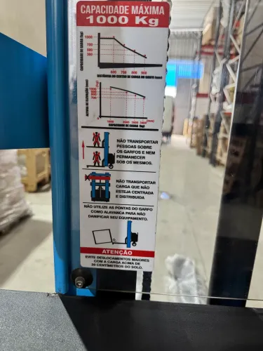 Empilhadeira semi elétrica