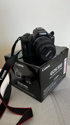 Vendo câmera Canon R50 original