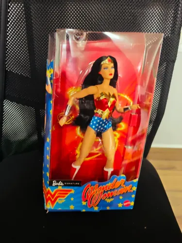 Mulher maravilha Barbie (ler descrição)