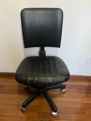 Cadeira de Escritório Preta - R$ 300