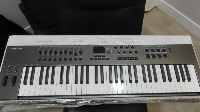 Controlador nektar Impact LX61+