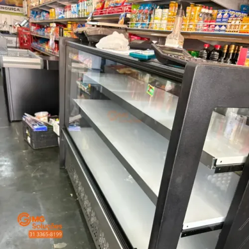 Balcão refrigerado para bebidas e laticínios