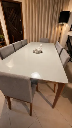 Mesa de Jantar 8 Lugares em Madeira Maciça com 8 Cadeiras Estofadas - Excelente Estado