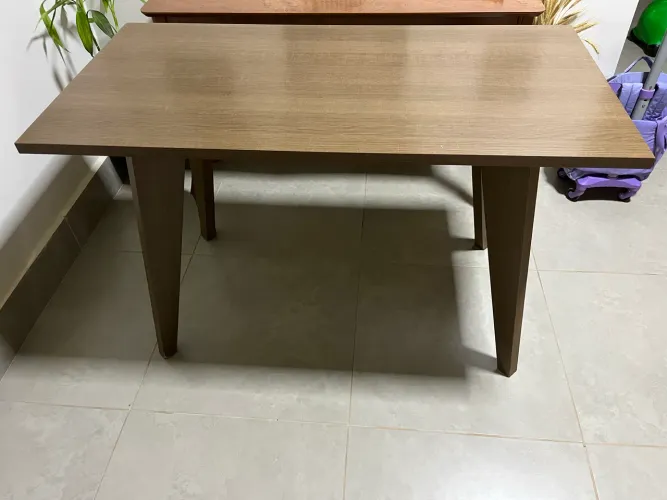 Vendo mesa de madeira com pouco uso, 60 x 120,5 x 76,5 cm (L x C x A)