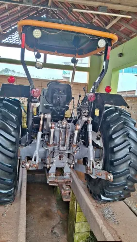 Trator Valtra A750