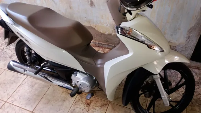 Biz 125 ex branca pérola