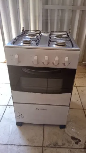 FOGÃO ESMALTEC 4 BOCAS FUNCIONANDO PERFEITAMENTE TUDO APENAS 250 REAIS